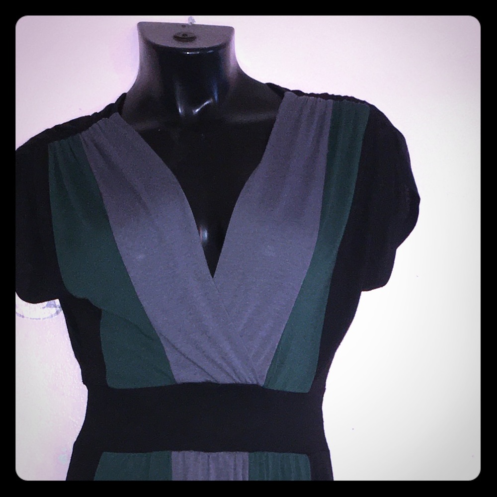 Short sleeve V-neck Maxi ankle length dress.